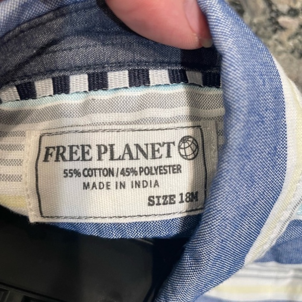 Free Planet button down - Picture 3 of 6